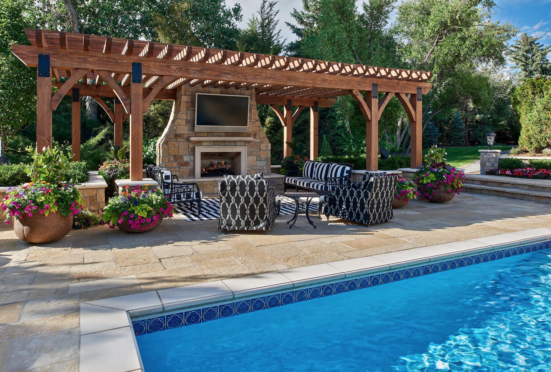 pool design and landscaping